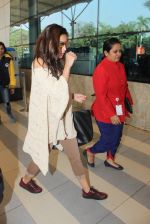 Alia Bhatt snapped at airport  on 28th Jan 2016